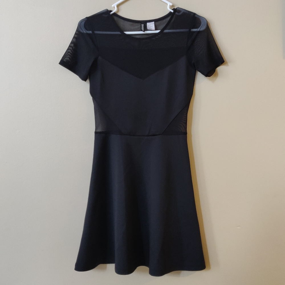 💖3/$25💖 H&M Mesh Black Skater Dress